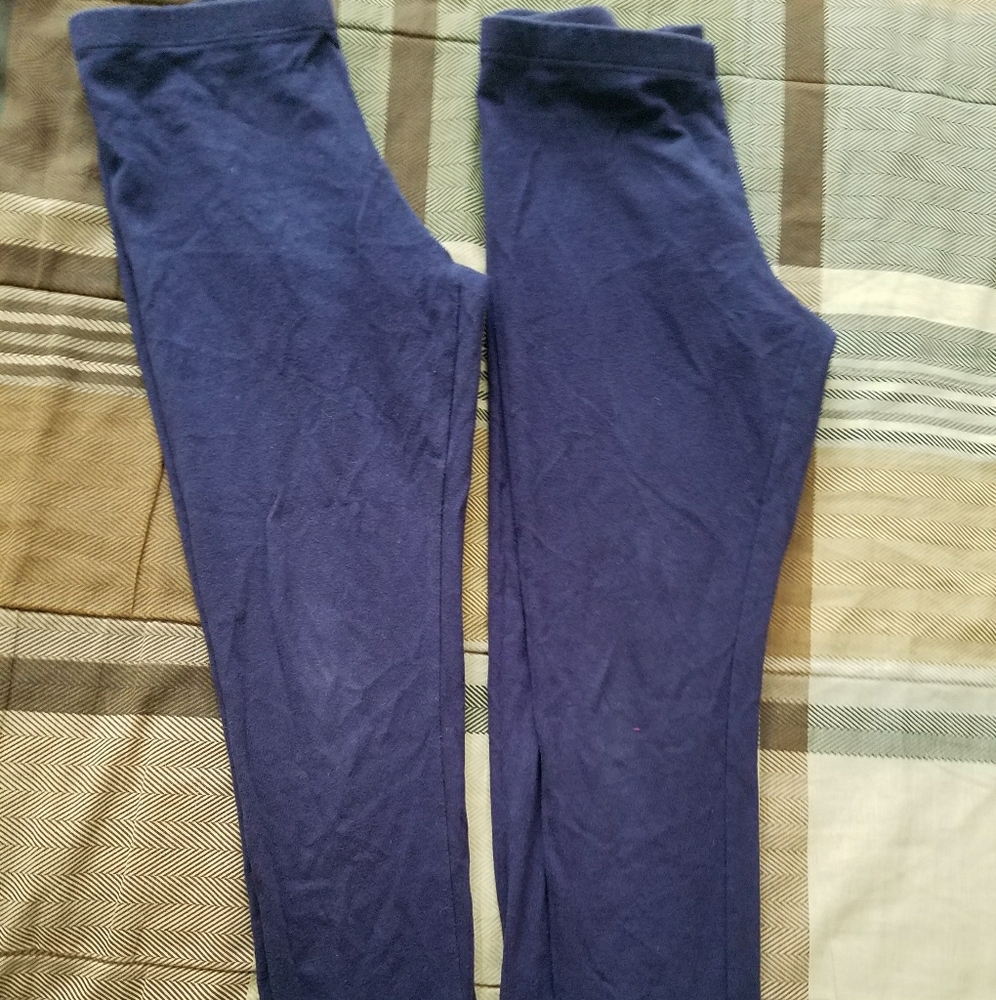 A dark blue leggings